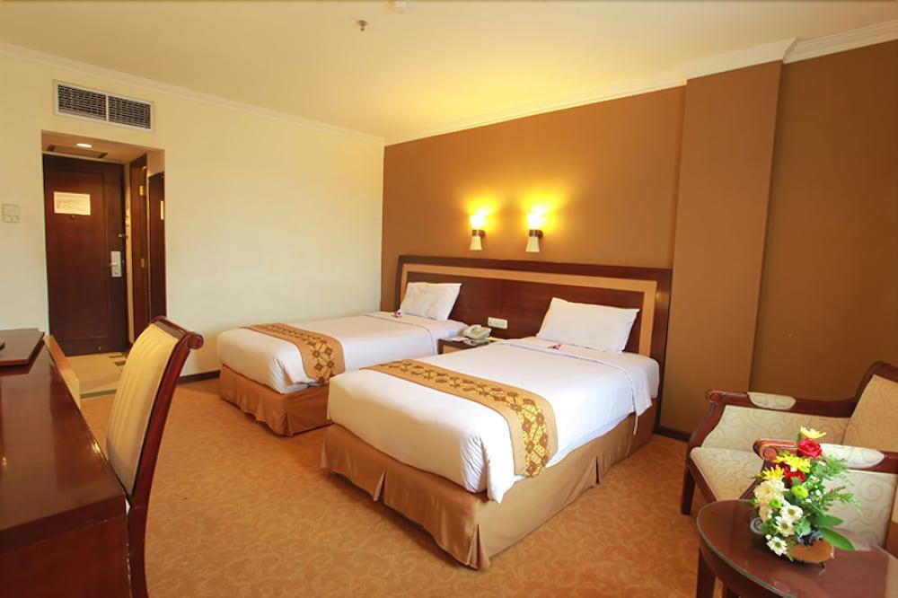 Semesta Heritage Hotel & Convention Семаранг Екстериор снимка