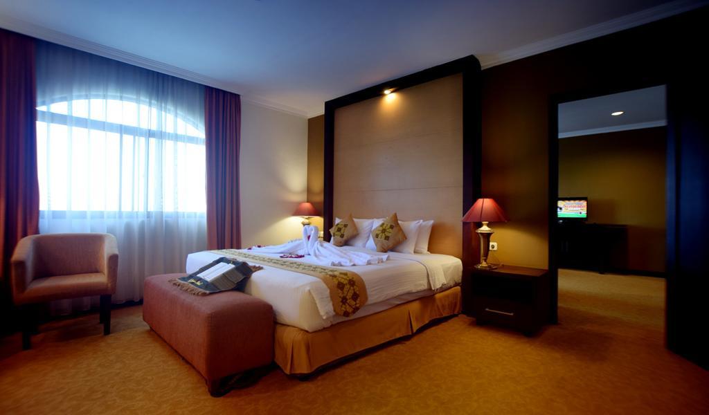 Semesta Heritage Hotel & Convention Семаранг Екстериор снимка