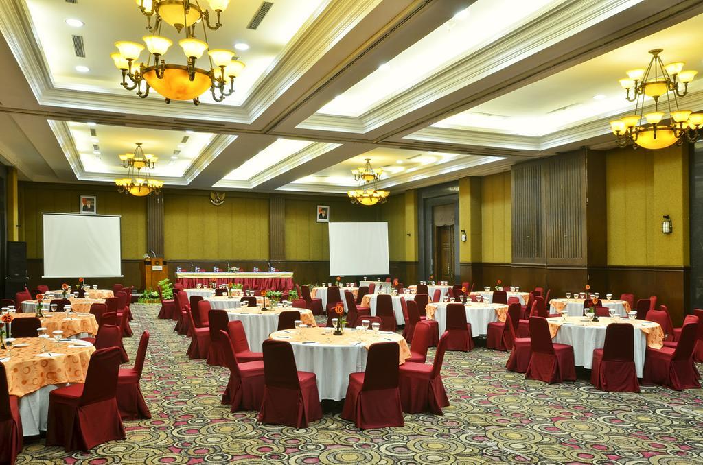 Semesta Heritage Hotel & Convention Семаранг Екстериор снимка
