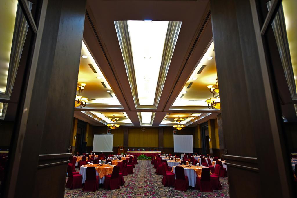 Semesta Heritage Hotel & Convention Семаранг Екстериор снимка