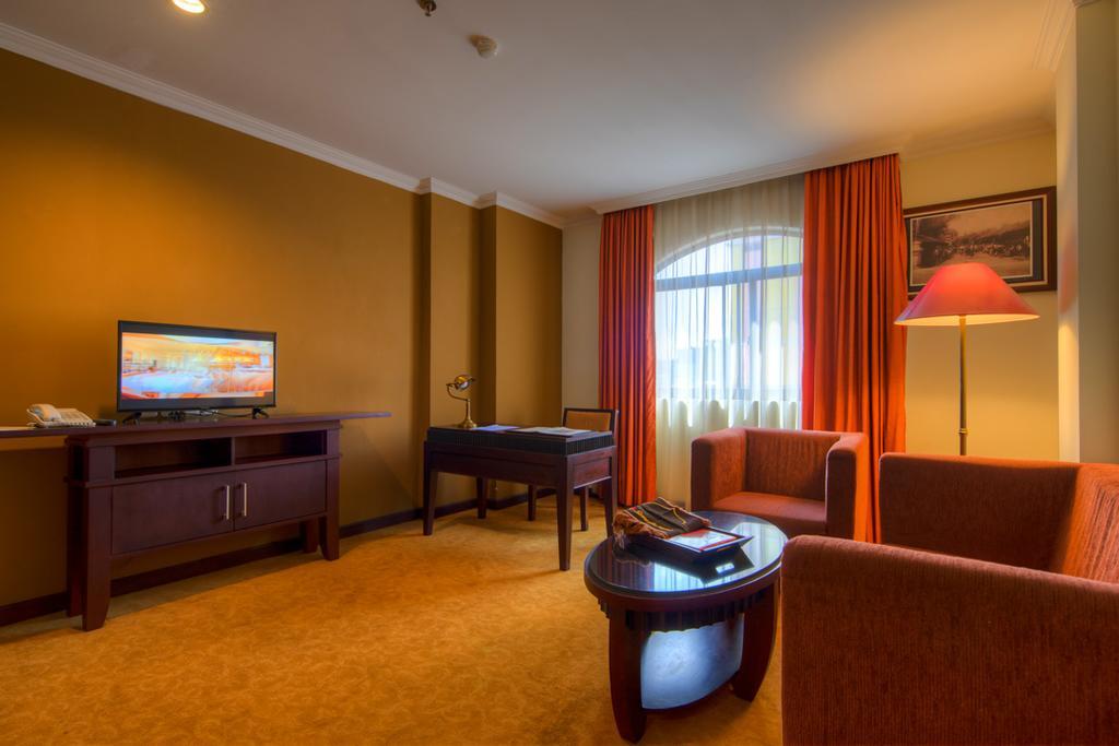 Semesta Heritage Hotel & Convention Семаранг Екстериор снимка