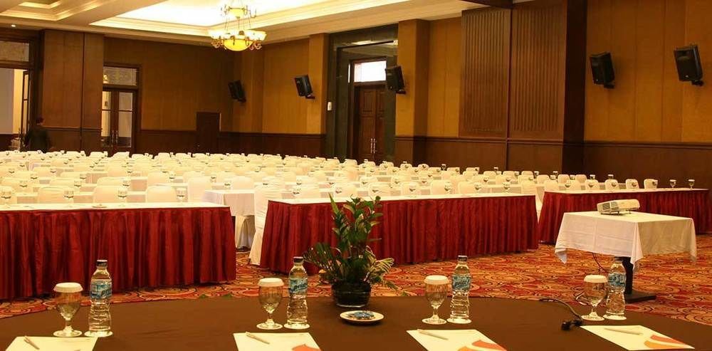 Semesta Heritage Hotel & Convention Семаранг Екстериор снимка