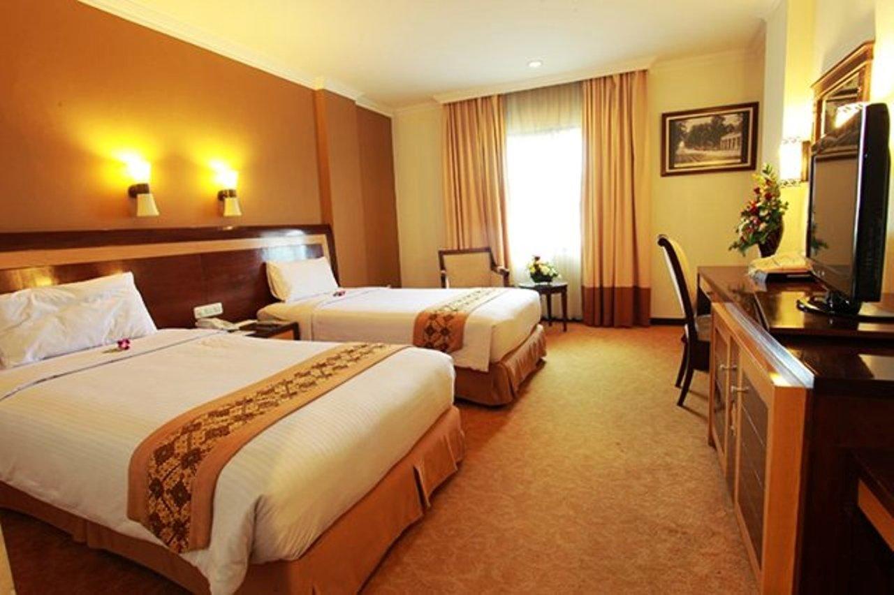 Semesta Heritage Hotel & Convention Семаранг Екстериор снимка