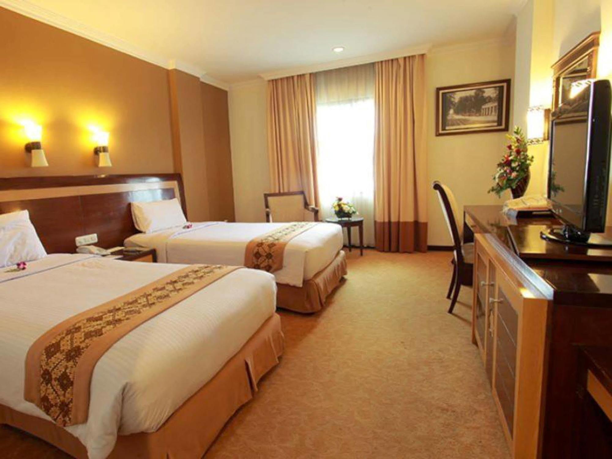 Semesta Heritage Hotel & Convention Семаранг Екстериор снимка