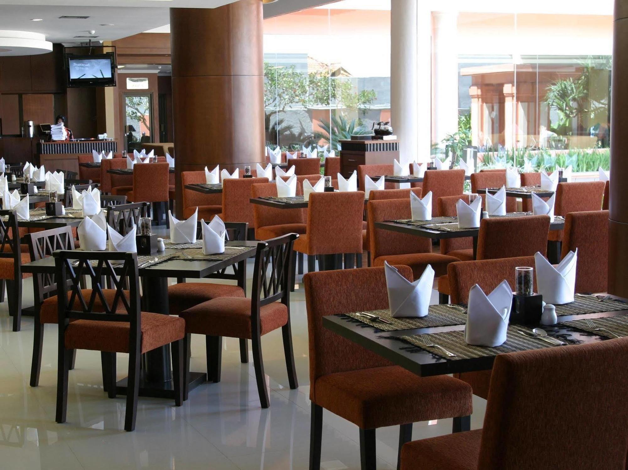 Semesta Heritage Hotel & Convention Семаранг Екстериор снимка